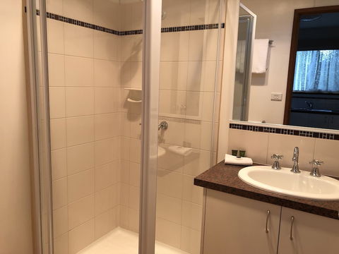 Daysy Hill Country Cottages - QLD Tourism 5