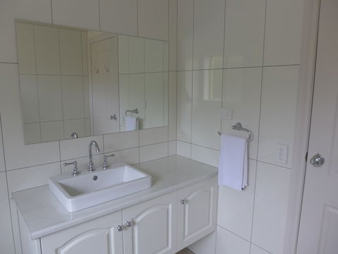 Daysy Hill Country Cottages - QLD Tourism 4