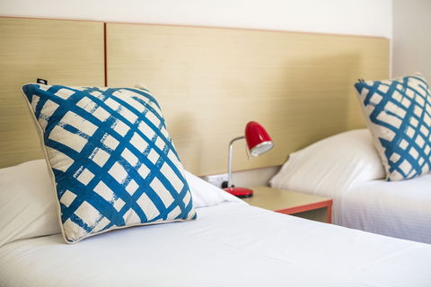 Melton Hotel - QLD Tourism 5