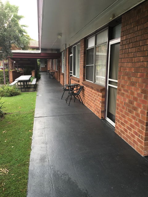 Flinders Motel - QLD Tourism 1