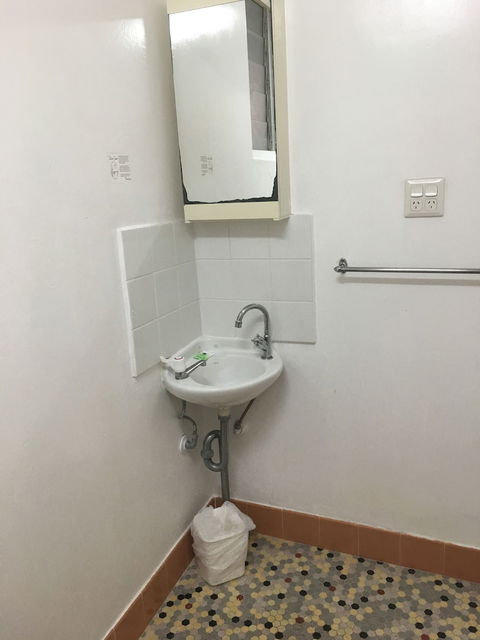 Flinders Motel - QLD Tourism 4