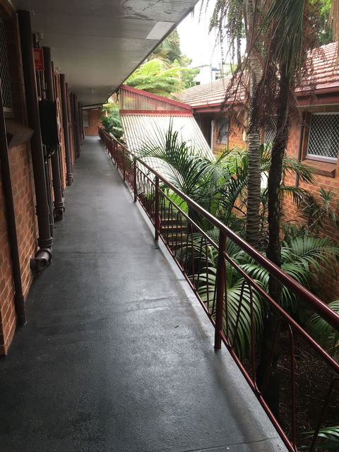 Flinders Motel - QLD Tourism 0