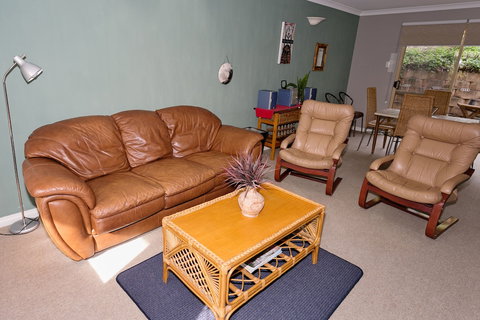 Dolphin Lodge - QLD Tourism 5