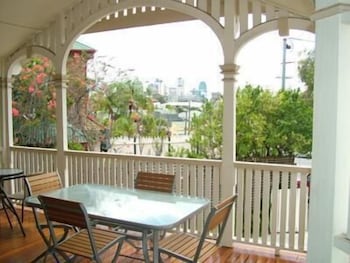 Minto Hostel - Queensland Tourism 1