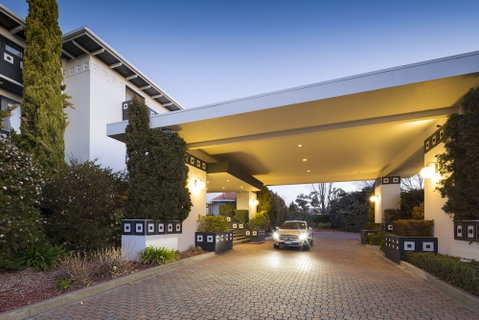 Ramada By Wyndham Diplomat Canberra - QLD Tourism 0