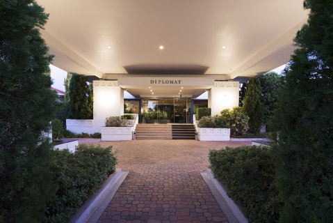 Ramada By Wyndham Diplomat Canberra - QLD Tourism 1