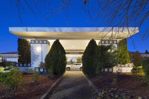 Ramada By Wyndham Diplomat Canberra - QLD Tourism 2