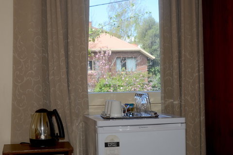 Edinburgh Gallery Bed & Breakfast - QLD Tourism 5