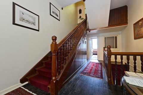 Edinburgh Gallery Bed & Breakfast - QLD Tourism 2