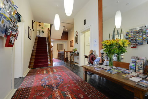 Edinburgh Gallery Bed & Breakfast - QLD Tourism 0