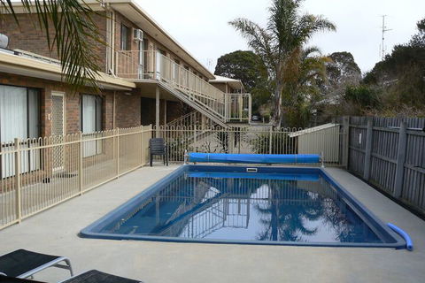 Allambi Holiday Apartments - Queensland Tourism 4