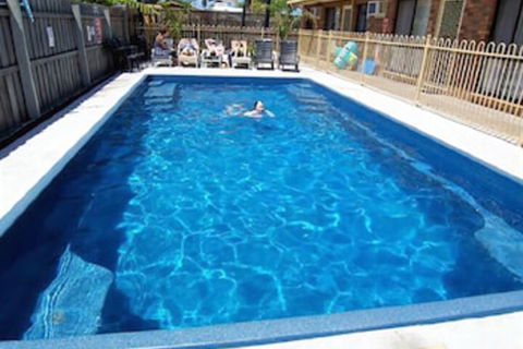 Allambi Holiday Apartments - Queensland Tourism 5