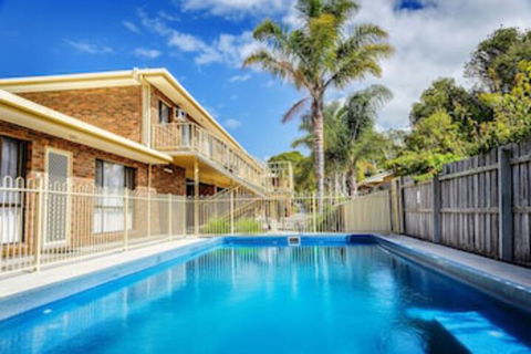 Allambi Holiday Apartments - Queensland Tourism 0
