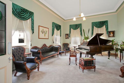 Merton Manor Exclusive Bed And Breakfast - QLD Tourism 4