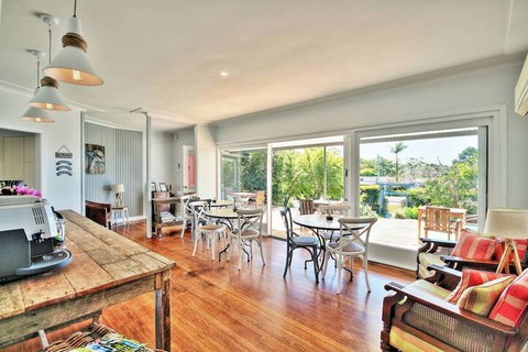 Dolphin Sands - Queensland Tourism 1