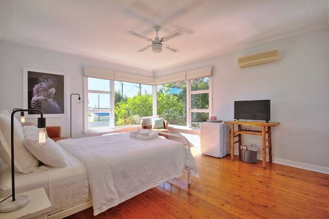 Dolphin Sands - Queensland Tourism 7
