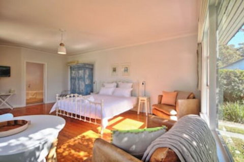 Dolphin Sands - Queensland Tourism 0