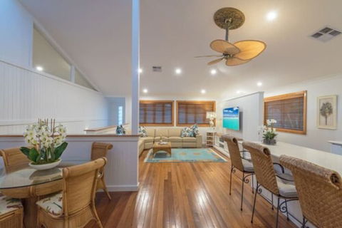 Noosa Outrigger Beach Resort - QLD Tourism 4