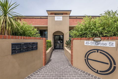 Parkside Apartments - Queensland Tourism 1
