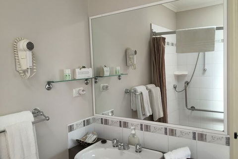 The Noble Grape Guesthouse - Queensland Tourism 6