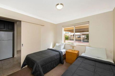Lakeside Holiday Apartments - QLD Tourism 5