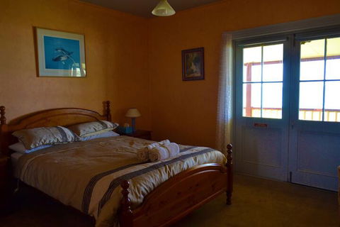 Cape Bridgewater Sea View Lodge - QLD Tourism 3