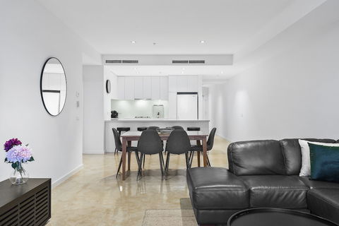 Melbourne Holiday Apartments Flinders Wharf - Queensland Tourism 1