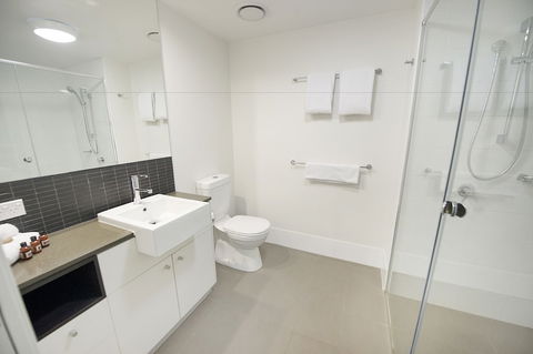 Curtis Central Apartments - Queensland Tourism 6