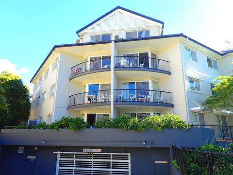 Blue Waters Apartments - Queensland Tourism 5