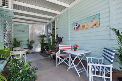 La Costa Motel - QLD Tourism 0