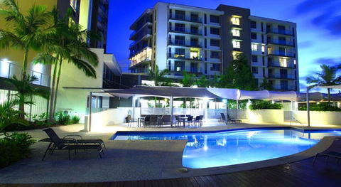 Signature Waterfront Apartments - Queensland Tourism 6