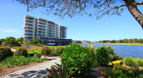 Signature Waterfront Apartments - Queensland Tourism 1