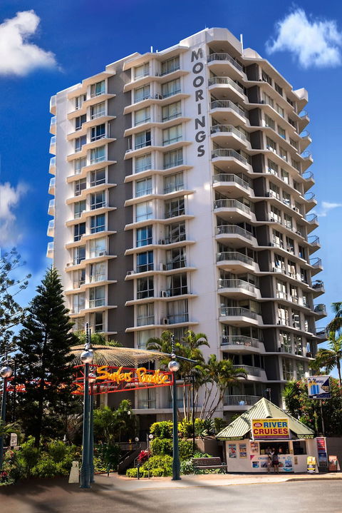 Moorings On Cavill - QLD Tourism 1