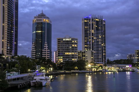 Moorings On Cavill - QLD Tourism 0