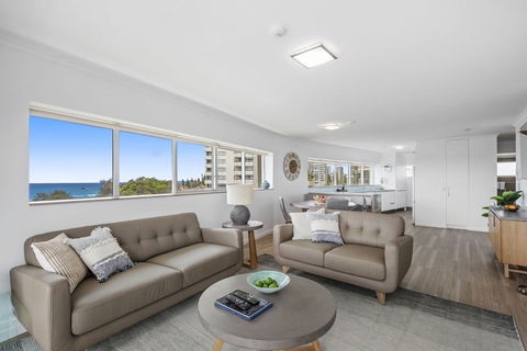 Narrowneck Court - QLD Tourism 1