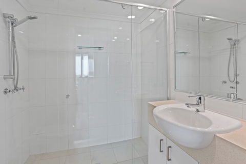 Spectrum Apartments - QLD Tourism 6