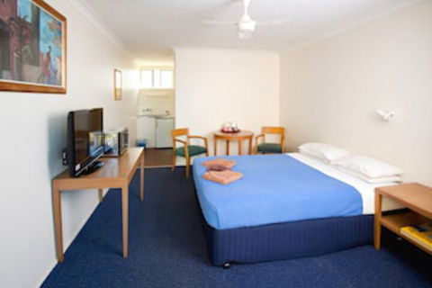 Sundale Motel - Queensland Tourism 3
