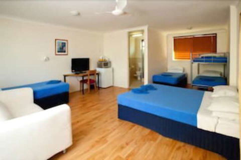 Sundale Motel - Queensland Tourism 5