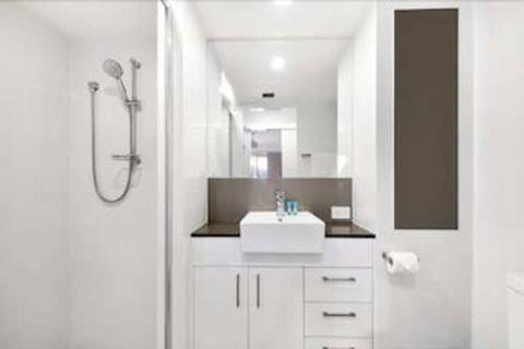 The Hill Apartments - Queensland Tourism 7