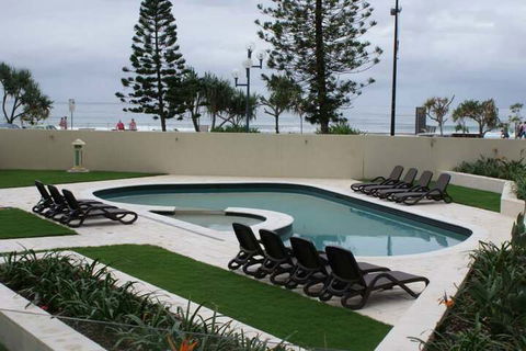 Zenith Ocean Front Apartments - QLD Tourism 4