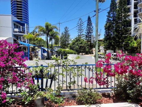 Surfers Beach Resort One - QLD Tourism 4