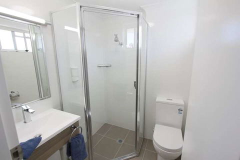 Aston Motel Yamba - Queensland Tourism 4