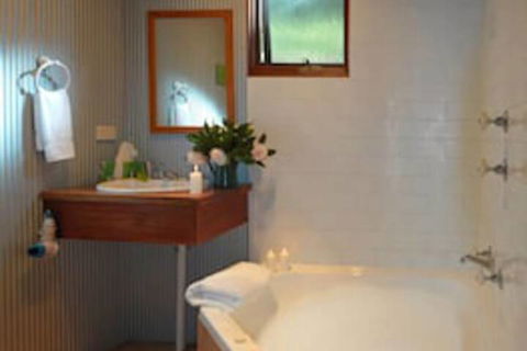 Cedar Creek Cottages - QLD Tourism 4