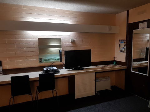 Mahogany Motel - QLD Tourism 5