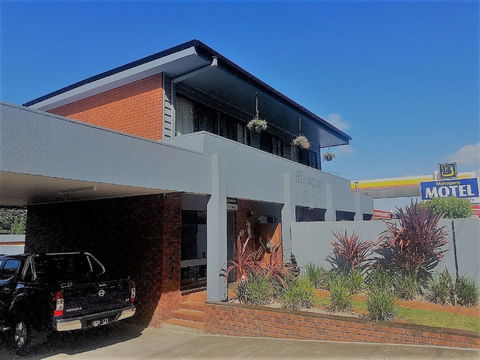 Mahogany Motel - QLD Tourism 0
