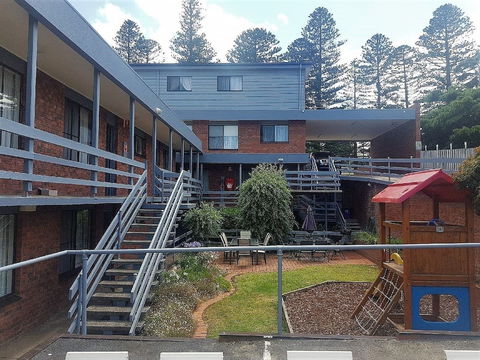 Mahogany Motel - QLD Tourism 1