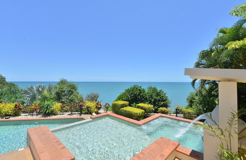 Bellevue At Trinity Beach - QLD Tourism 1