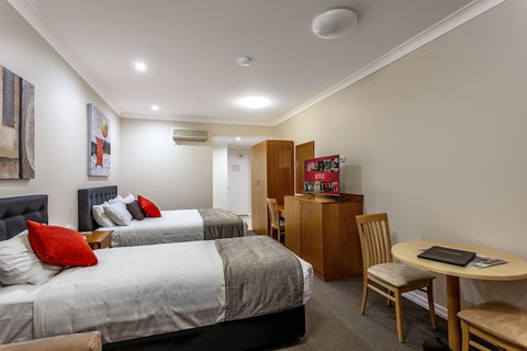 Eastgate On The Range Motel - QLD Tourism 5