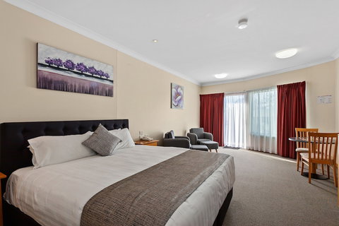 Eastgate On The Range Motel - QLD Tourism 6