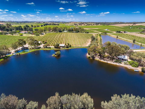 Stonewell Cottages & Vineyards - Queensland Tourism 0
